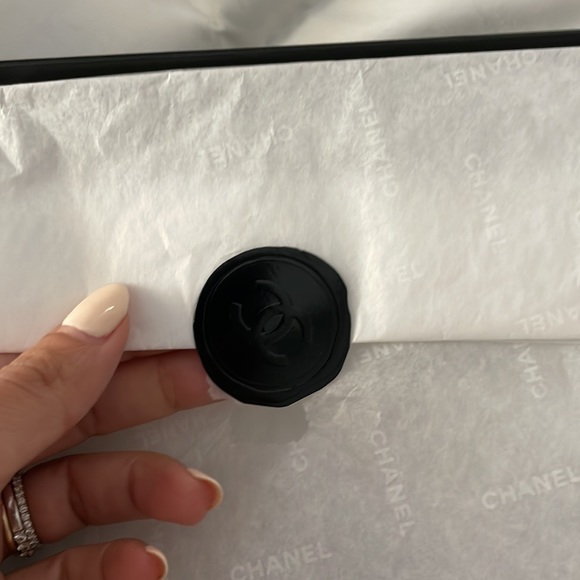 100% Authentic Chanel Box & Envelope - Picture 2 of 4